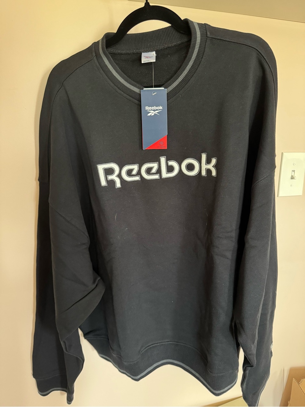 Reebok Men’s Black Crewneck with Contrasting Trim and Logo